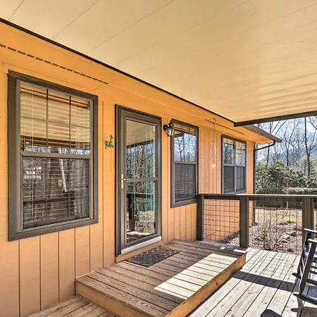 Charming Murphy Escape With Fire Pit And Hot Tub!